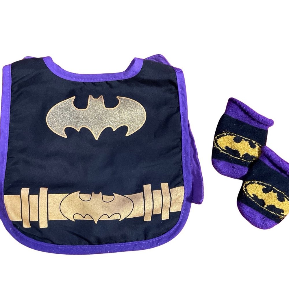 👣 5/$25 - Infant Bib & Sock Set w/ Cape